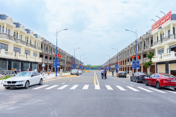Bên ngoài mặt tiền đường khu đô thị Thăng Long Central City
