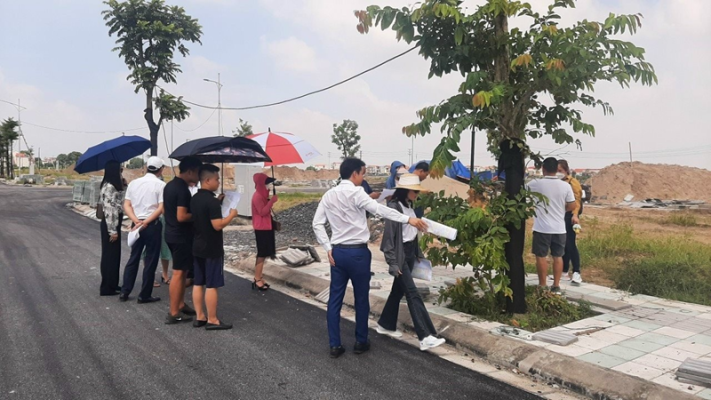 Trước thông tin sáp nhập nhà đầu tư tranh nhau đầu tư